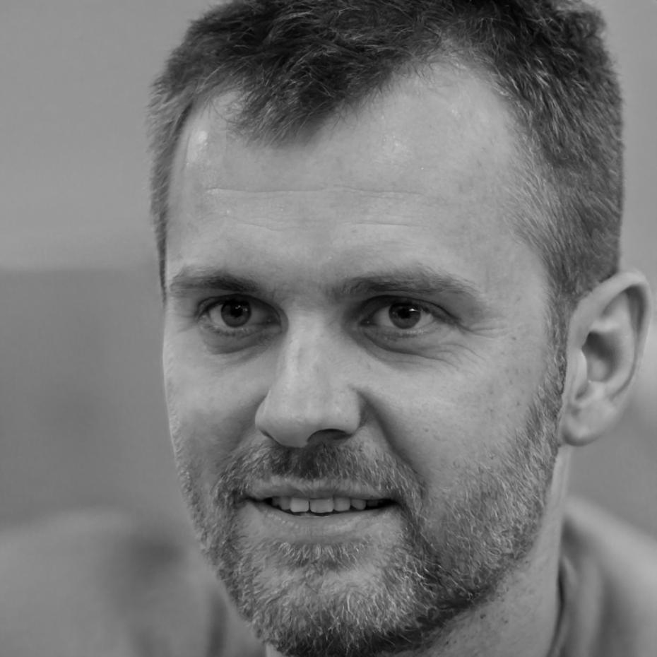 Dimitrije Vukovic working with fresh flowers in natural lighting